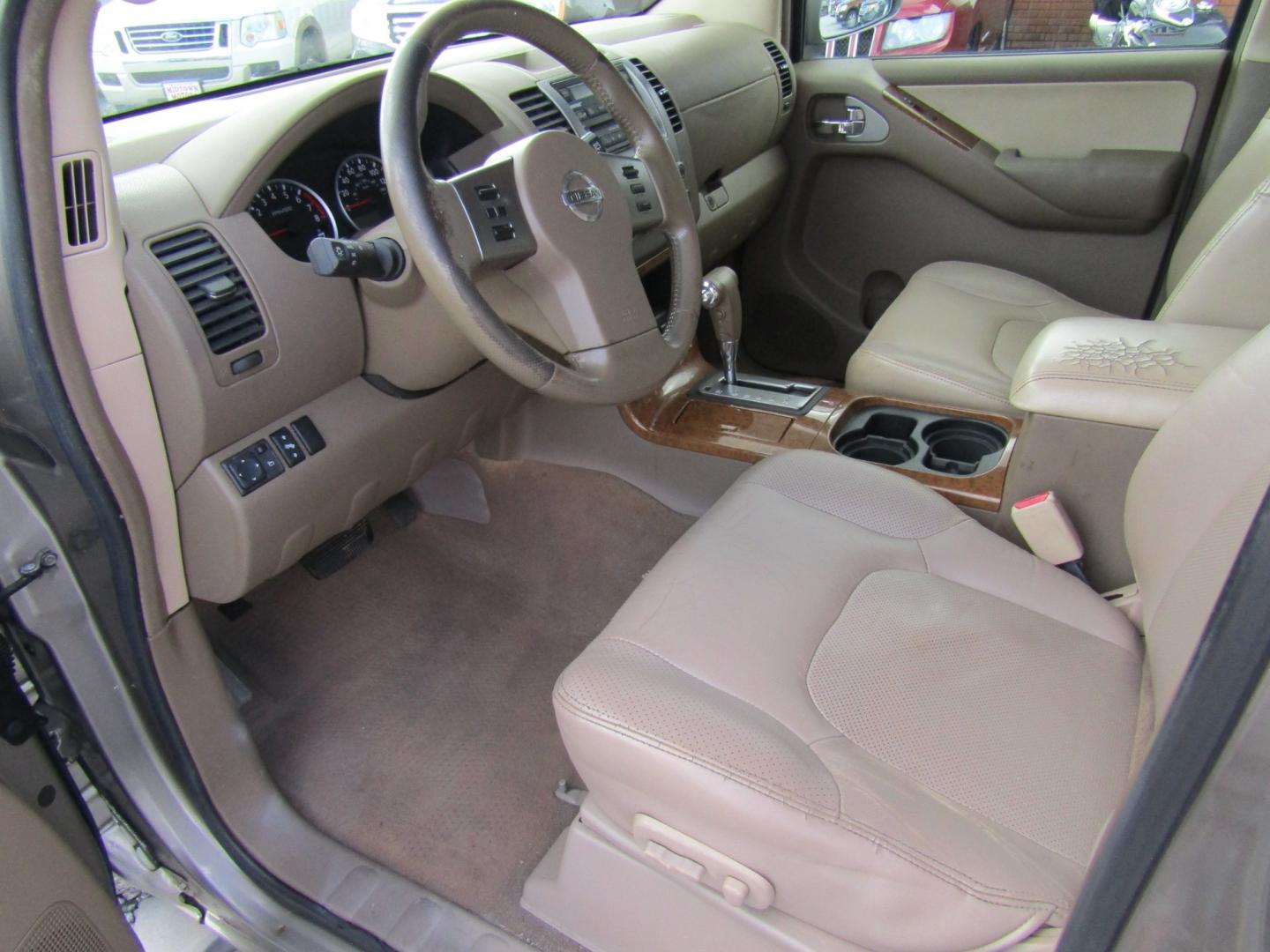 2007 Gray /Tan Nissan Pathfinder LE 2WD (5N1AR18U27C) with an 4.0L V6 DOHC 24V engine, Automatic transmission, located at 15016 S Hwy 231, Midland City, AL, 36350, (334) 983-3001, 31.306210, -85.495277 - Photo#3